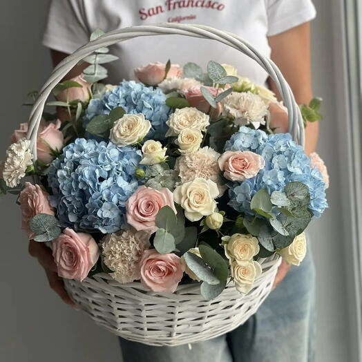 Корзина в нежных оттенках