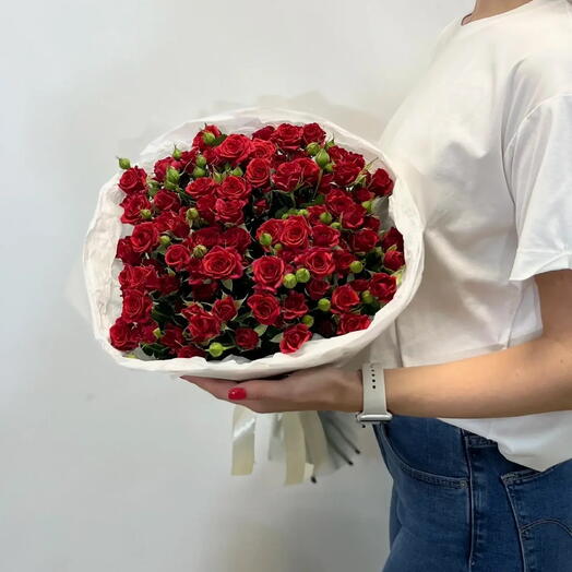 Букет "Красные кустовые розы S"