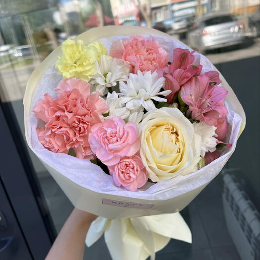 Букет с кремовой розой