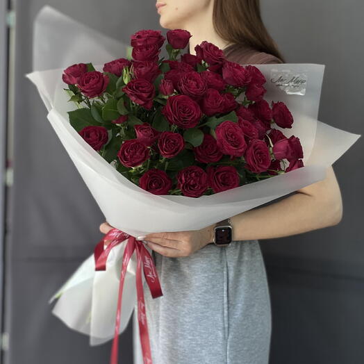 Красные кустовые розы