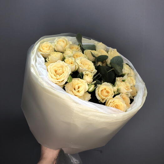 Букет волшебных кустовых роз с эвкалиптом🌸
