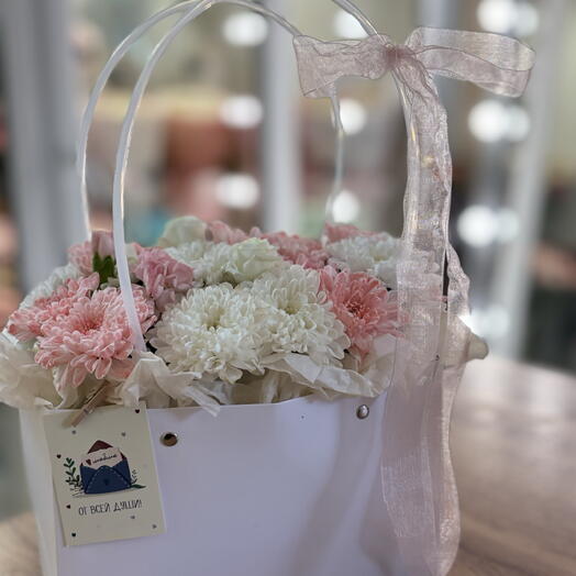 Композиция с кустовой хризантемой