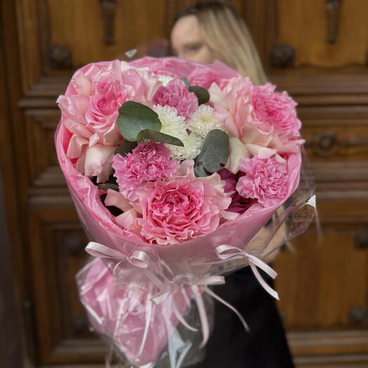 Букет пышный «Розовый импульс🌸» с французской розой и хризантемой