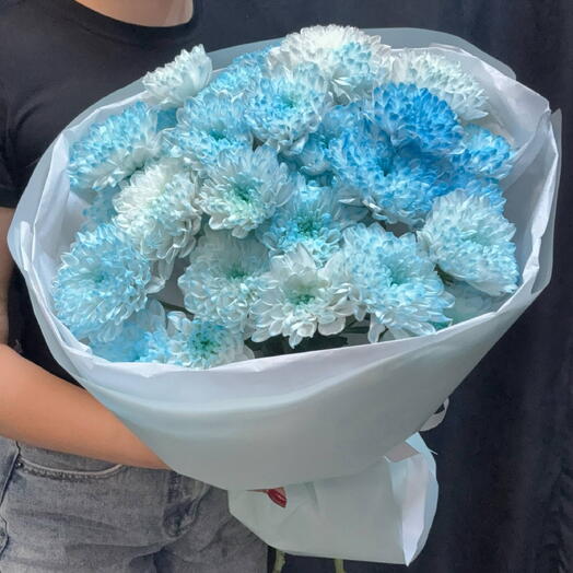 Букет из нежно-синей кустовой хризантемы