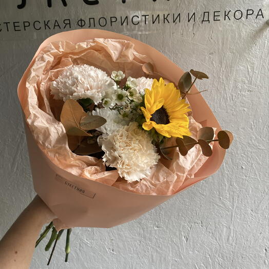 Комплимент с подсолнухом и хризантемой