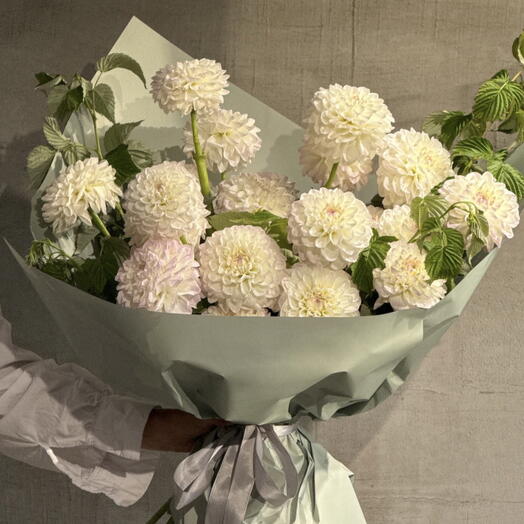 Dahlia White