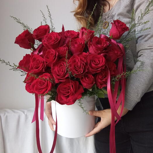 Коробка с красными розами 1