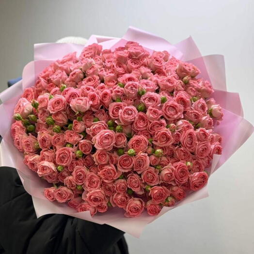 Букет нежных кустовых роз