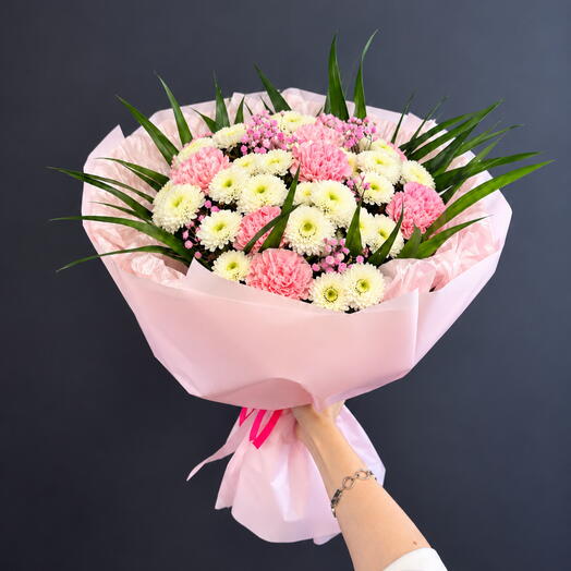 Авторский букет с диантусами и сантини «Blooming Love»