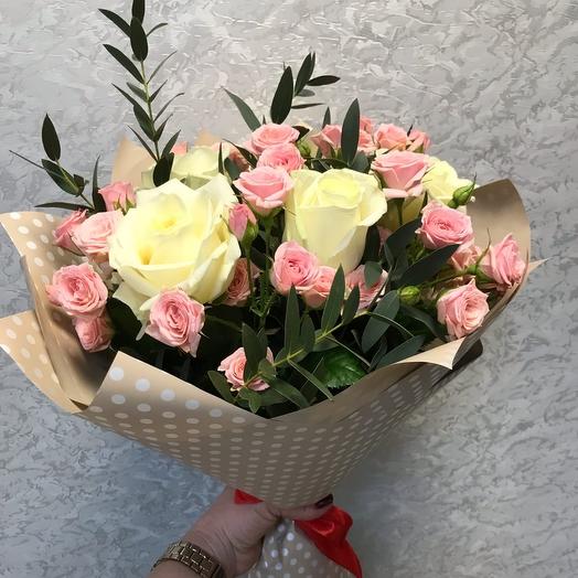 Ramo de rosas de una sola cabeza y arbustos