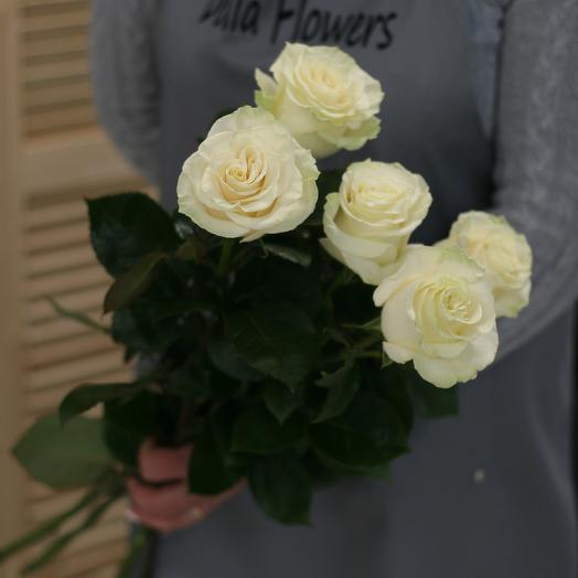 Ramo de cinco rosas blancas