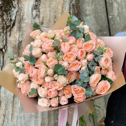 Bouquet of 25 roses with eucalyptus
