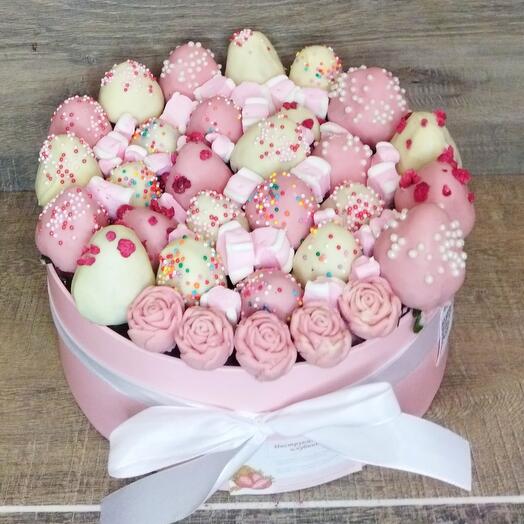 Клубника в шоколаде и шоколадные розы маршмеллоу