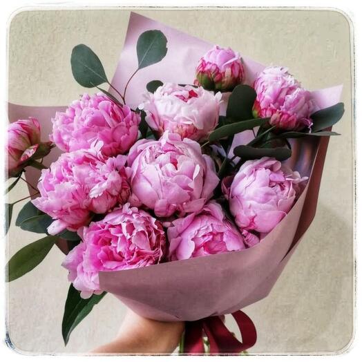 A bouquet of 9 peonies