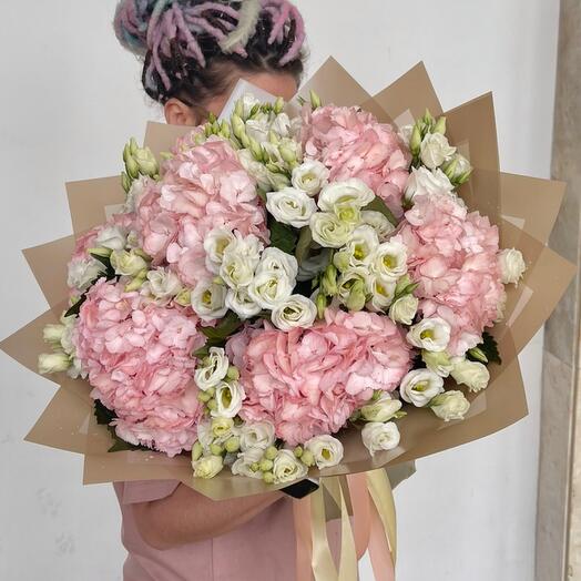 Bouquet of hydrangeas and eustoma