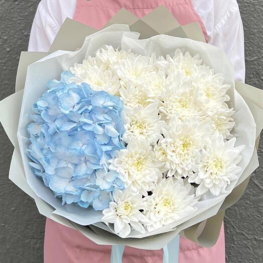 Bouquet of Chrysanthemums with hydrangea