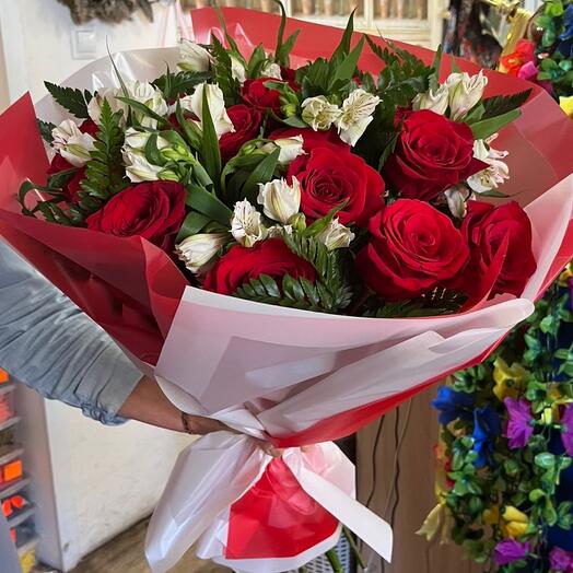Bouquet of roses and alstroemeria
