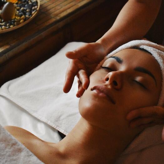 Thai facial massage