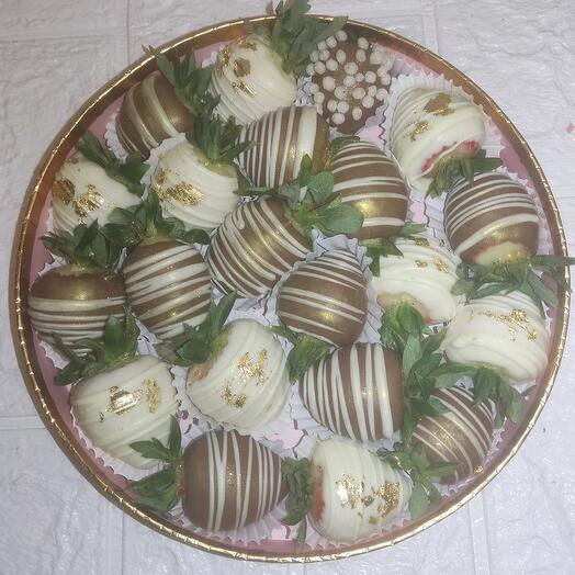 Chocolate-covered strawberries 15-19 pieces/ New Year/ Christmas/corporate gifts