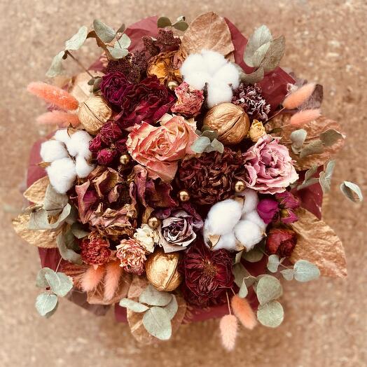 Composition of dried flowers "Warm House"