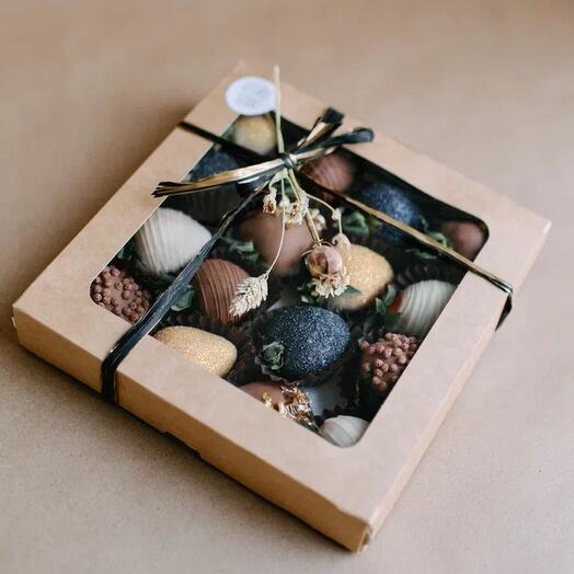 Set of strawberries in chocolate 16 pcs
