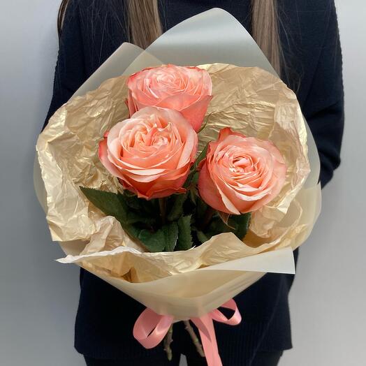 Ramo de tres rosas☺️🌸