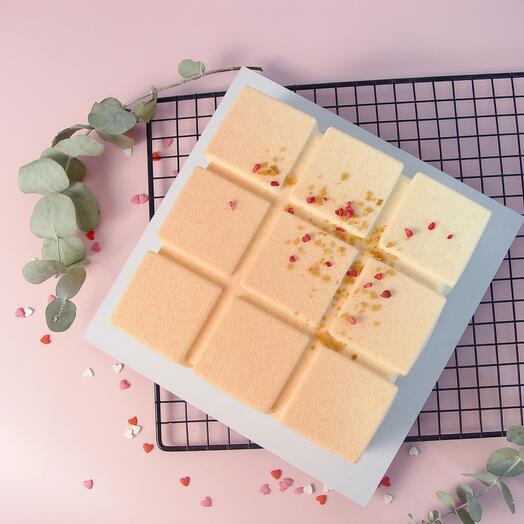 Pinot colada cake with rum, pineapple and coconut