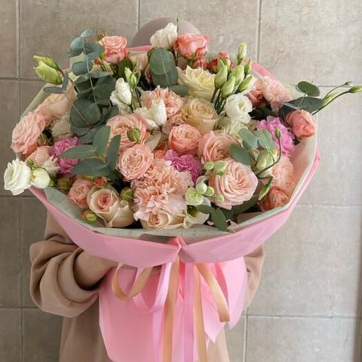 Delicate round bouquet