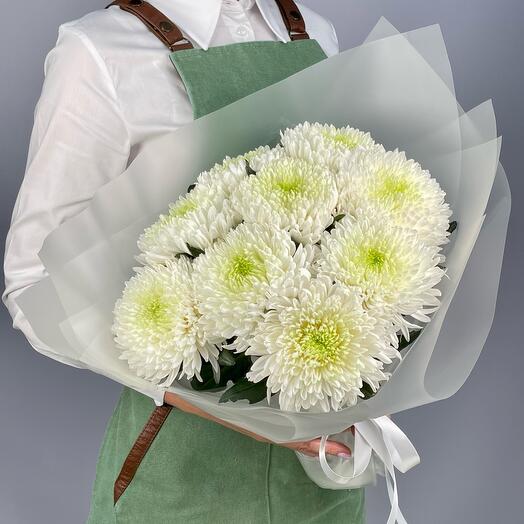 Bouquet of white chrysanthemums