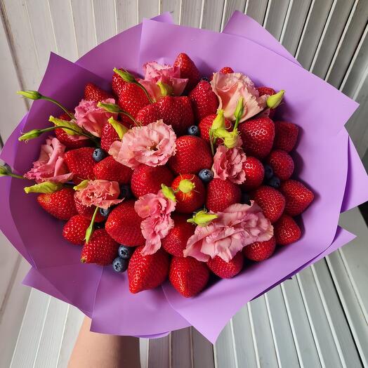 Букет Клубника и голубика