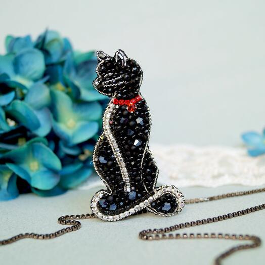 Брошь Черная кошка с красным ошейником, Украшения в Екатеринбурге, купить  по цене 3800 RUB, Броши и значки в BROSHCLUB с доставкой | FlowWoW