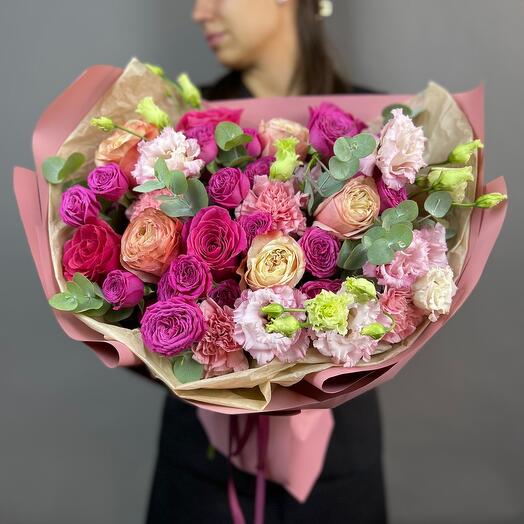 St bouquet 5 с яркими пионовидными розами, эустомой и диантусами