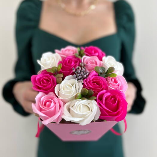 Ramo de 13 rosas de jabón en una bolsa