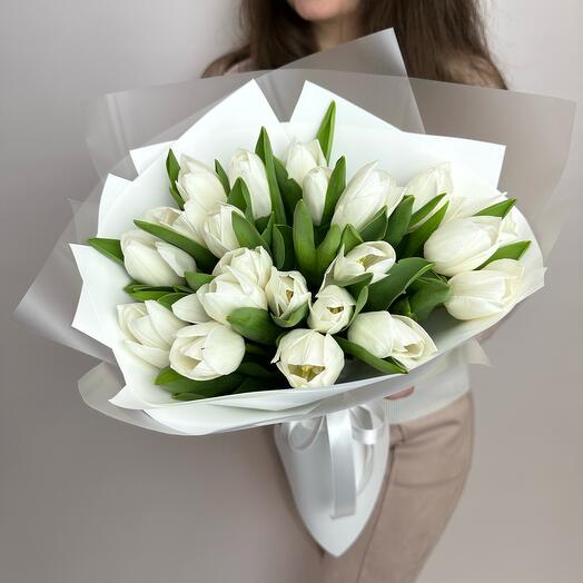 Monobucket of white tulips 21