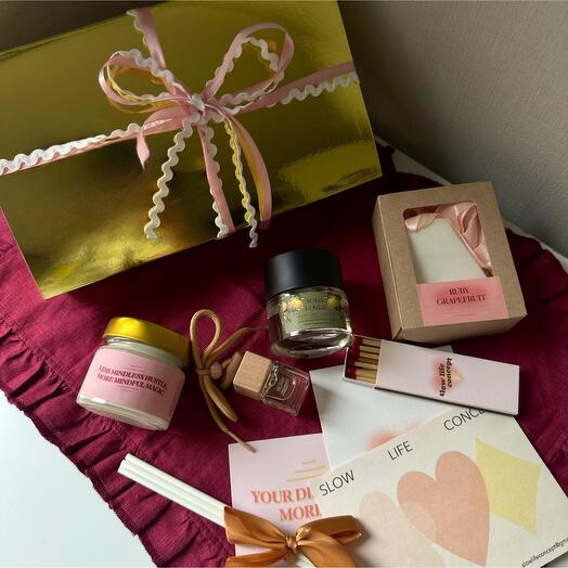 Подарочный набор ароматов (свеча, диффузор, саше и автопарфюм)