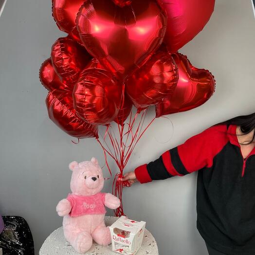 Классный набор из 15 шаров, милого Винни и всеми любимых конфет