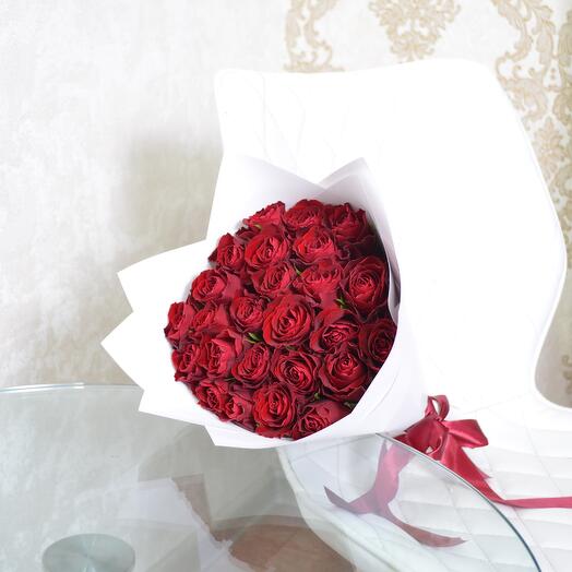 25 red roses