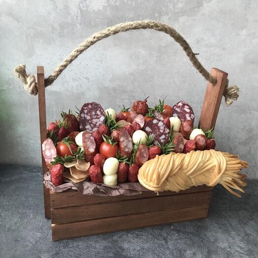 Ящик «M» Мясной бокс с колбасками и сыром , подарок для мужчины