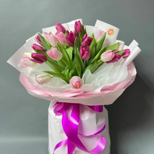 Букет из 21 тюльпана от цветочного магазина Оранж Алматы