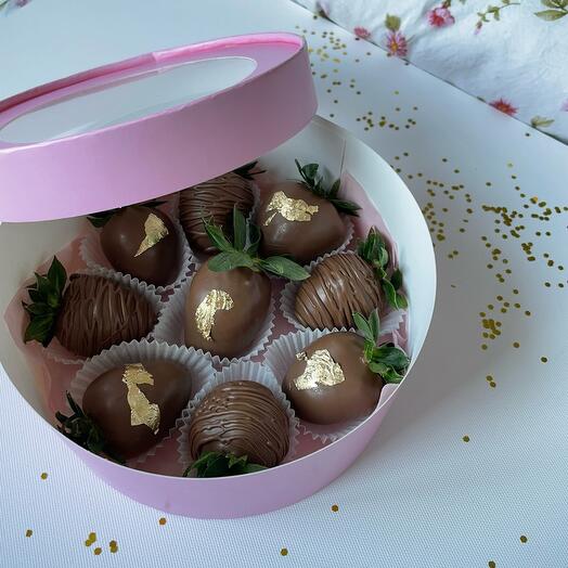 Клубника в шоколаде «Комплимент» (8-10 ягод)