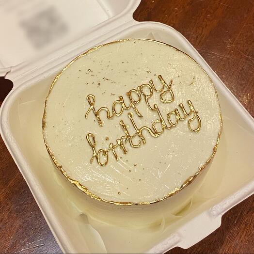 Бенто торт с золотой надписью happy birthday