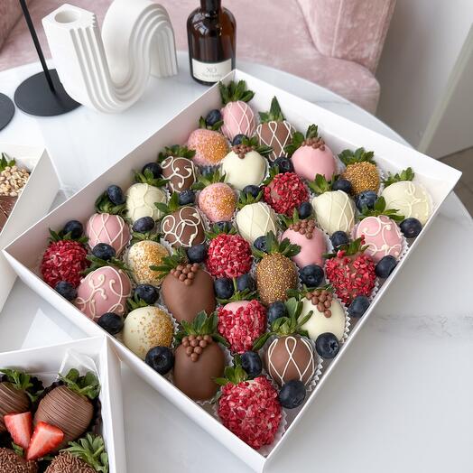 Three chocolates with blueberries set of 30 strawberries