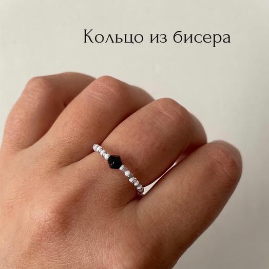 Кольцо из бисера с кристаллом