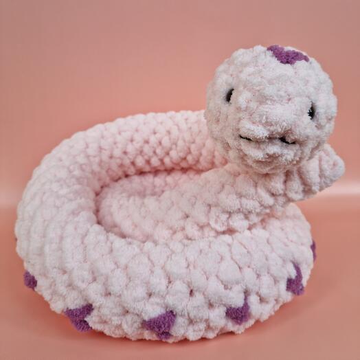 Змейка розовая из плюшевой пряжи