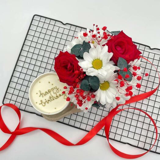 Бенто торт в стаканчике happy birthday Букет из хризантем, роз и гипсофилы
