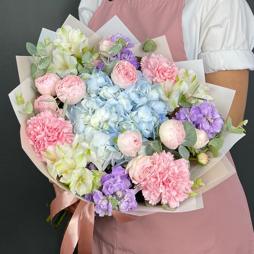 Bouquet of flowers. Mansfield Park Shrub roses, Hydrangea, Dianthus and Mattiola