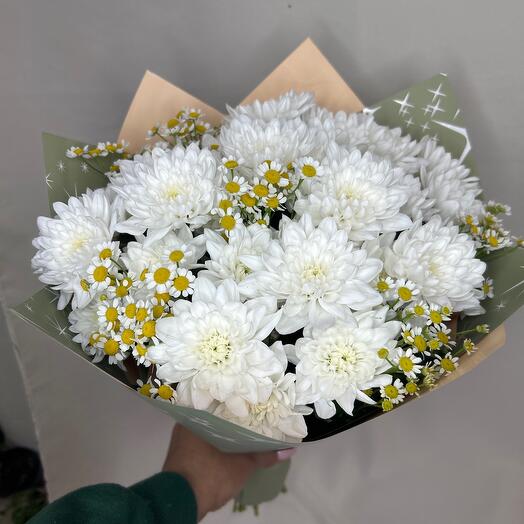 Bouquet of chrysanthemums and daisies