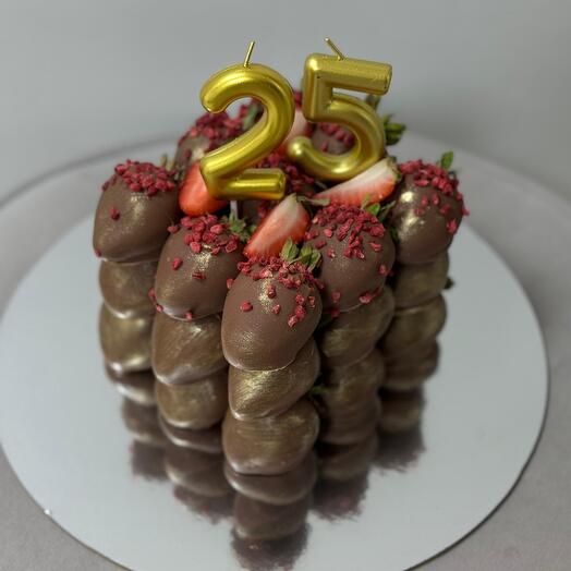 Торт из клубники в шоколаде