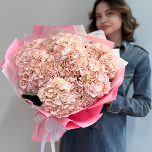 Моно букет из 7 веток гортензий