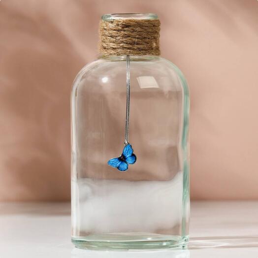 Transparent flower vase with a butterfly 500 ml